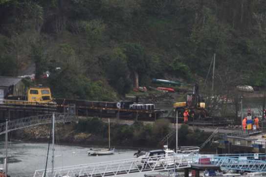 07 January 2022 - 11-36-44
Major railtrack works at the level crossing in Darthaven Marina. Ten days later, they are still there.
---------------------
Paignton - Kingswear railway crossing repairs